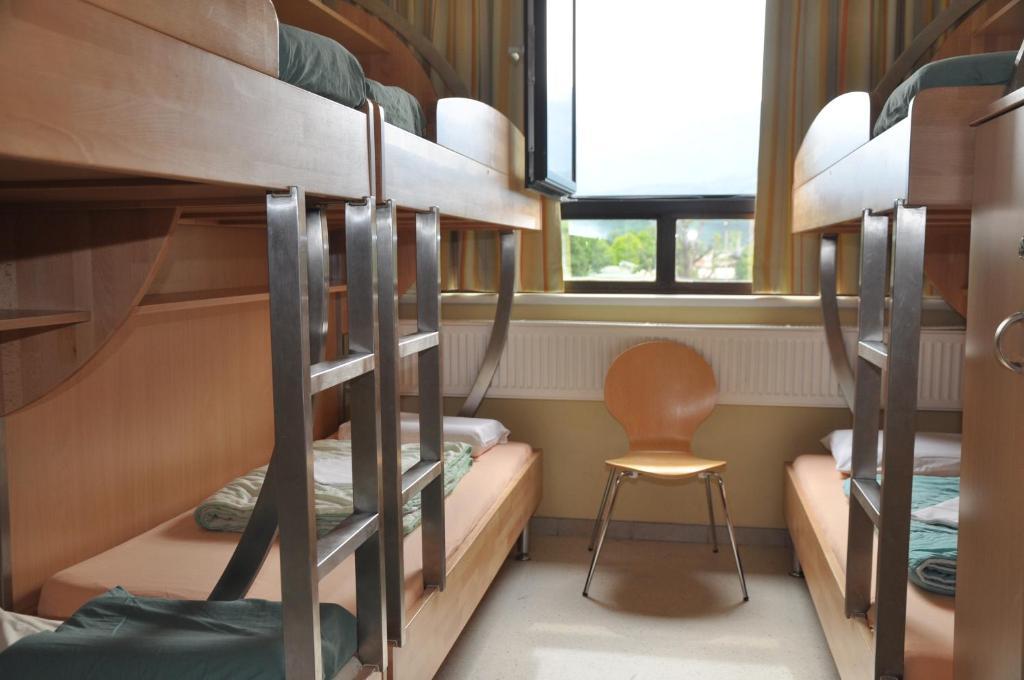 ユーゲントヘルベルゲ インスブルック ユース ホステル 部屋 写真